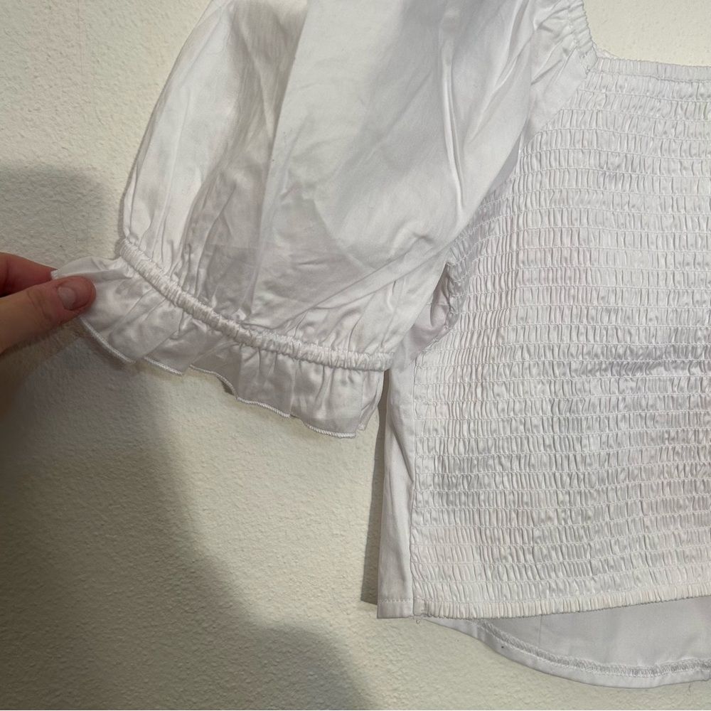 White Puff Dirndl Sleeve Button-Front Blouse - Picture 4 of 4